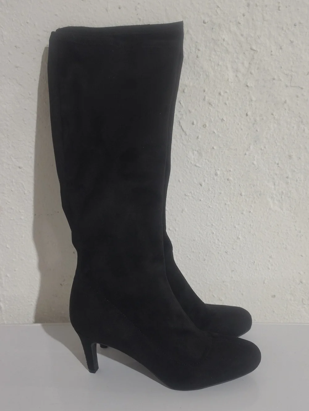 BCBGeneration BG-Russo Women's Black Knee-High Suede Boot - Elegant Heel